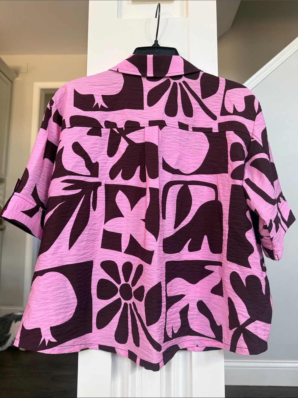 Rachel Zoe NWT Pink & Burgundy Abstract Floral Button-Down V Neck Top Small - Picture 5 of 7